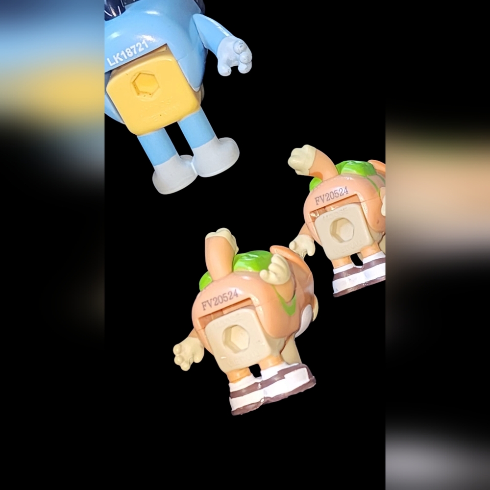 10 Authentic Bluey And Friends Action Figures - Picture 14 of 14